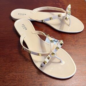 NWT Cream Studded w/ Bow Jelly Sandal - Steven by New York